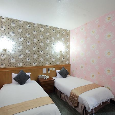 Chiayi Crown Hotel Екстериор снимка