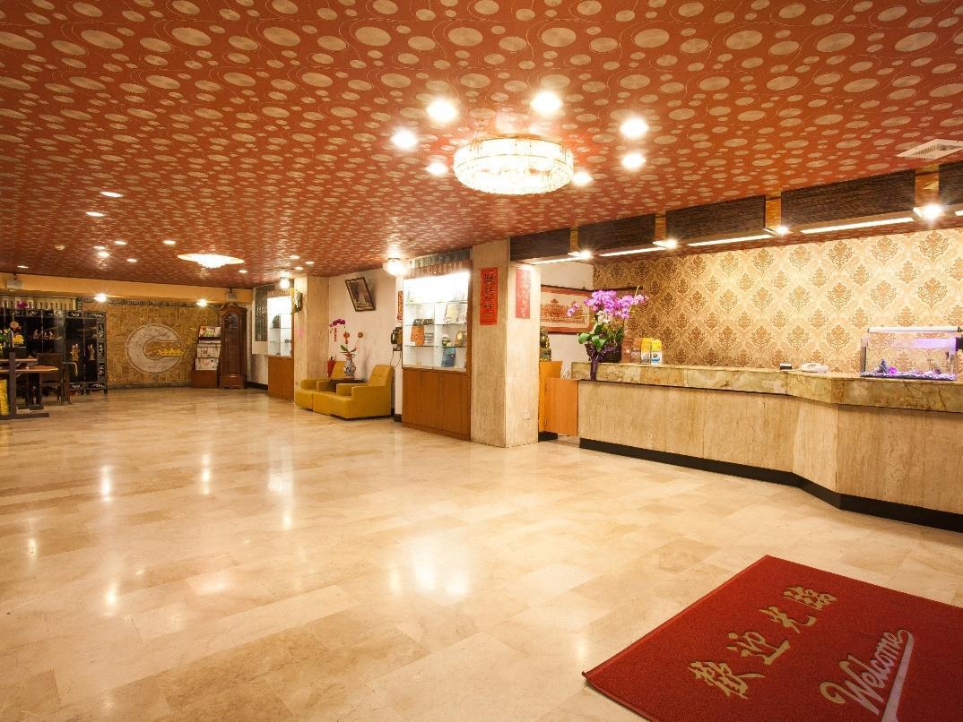 Chiayi Crown Hotel Екстериор снимка