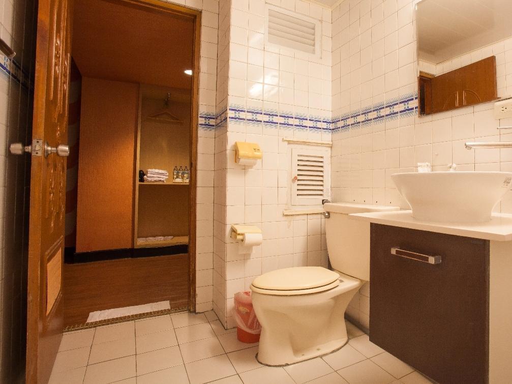 Chiayi Crown Hotel Екстериор снимка