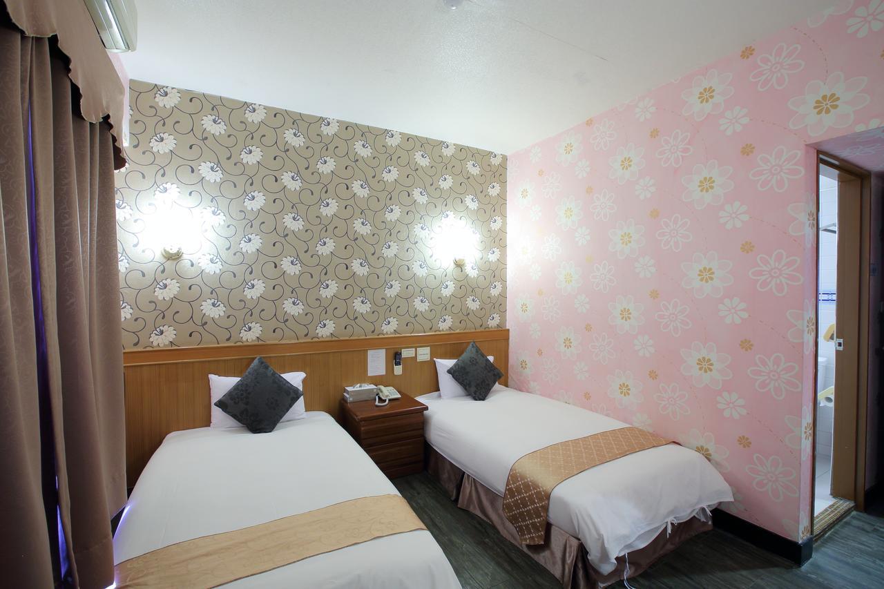 Chiayi Crown Hotel Екстериор снимка
