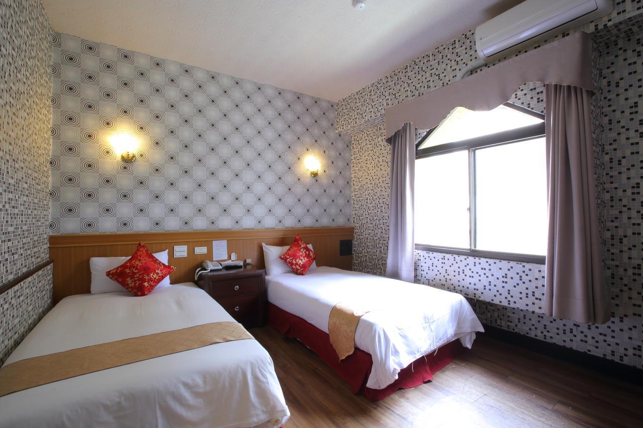 Chiayi Crown Hotel Екстериор снимка