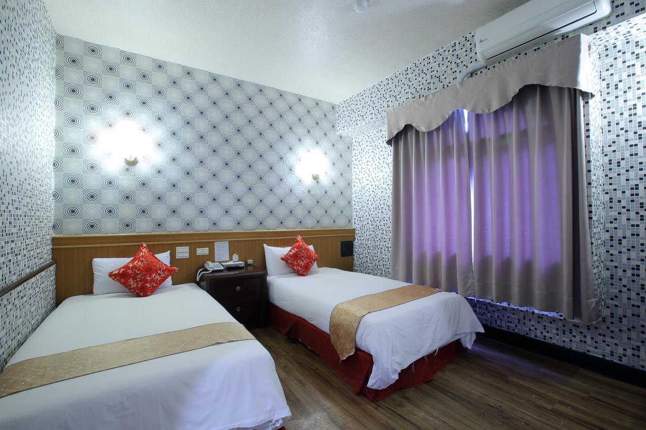 Chiayi Crown Hotel Екстериор снимка