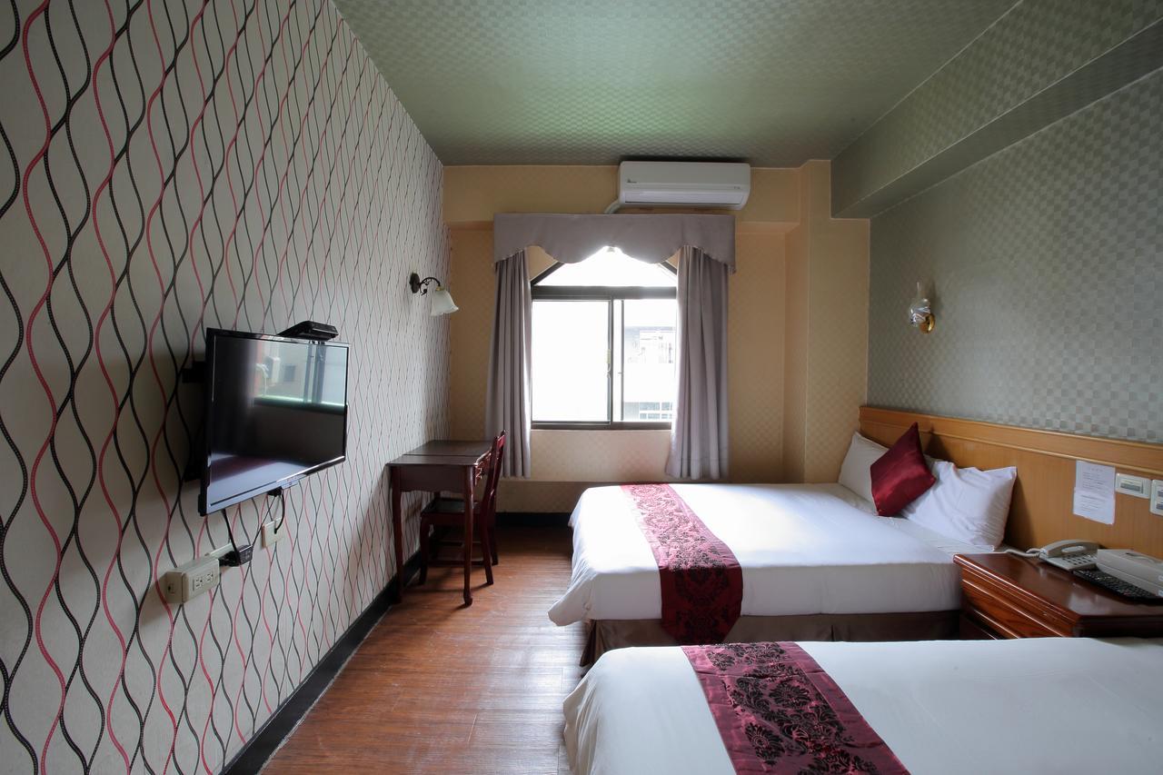 Chiayi Crown Hotel Екстериор снимка
