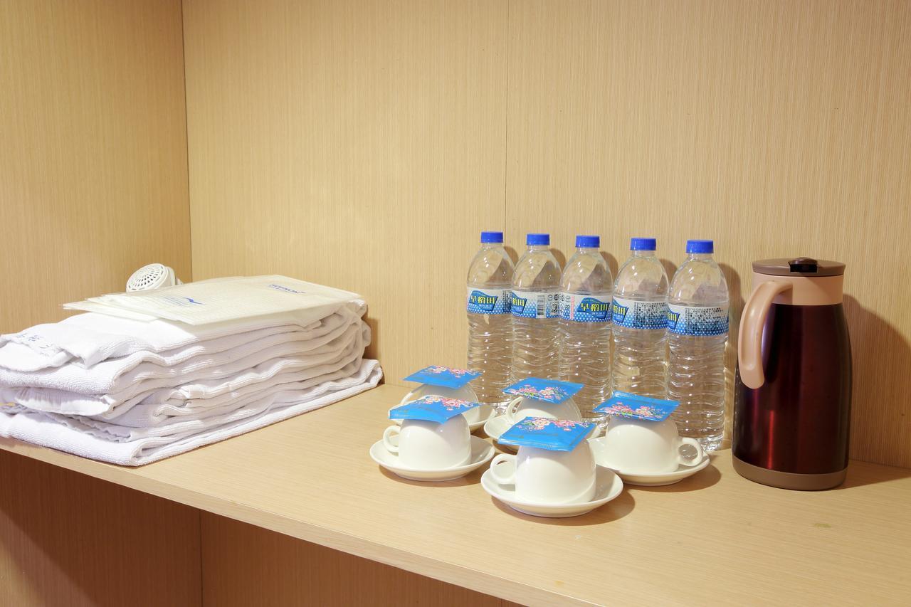 Chiayi Crown Hotel Екстериор снимка