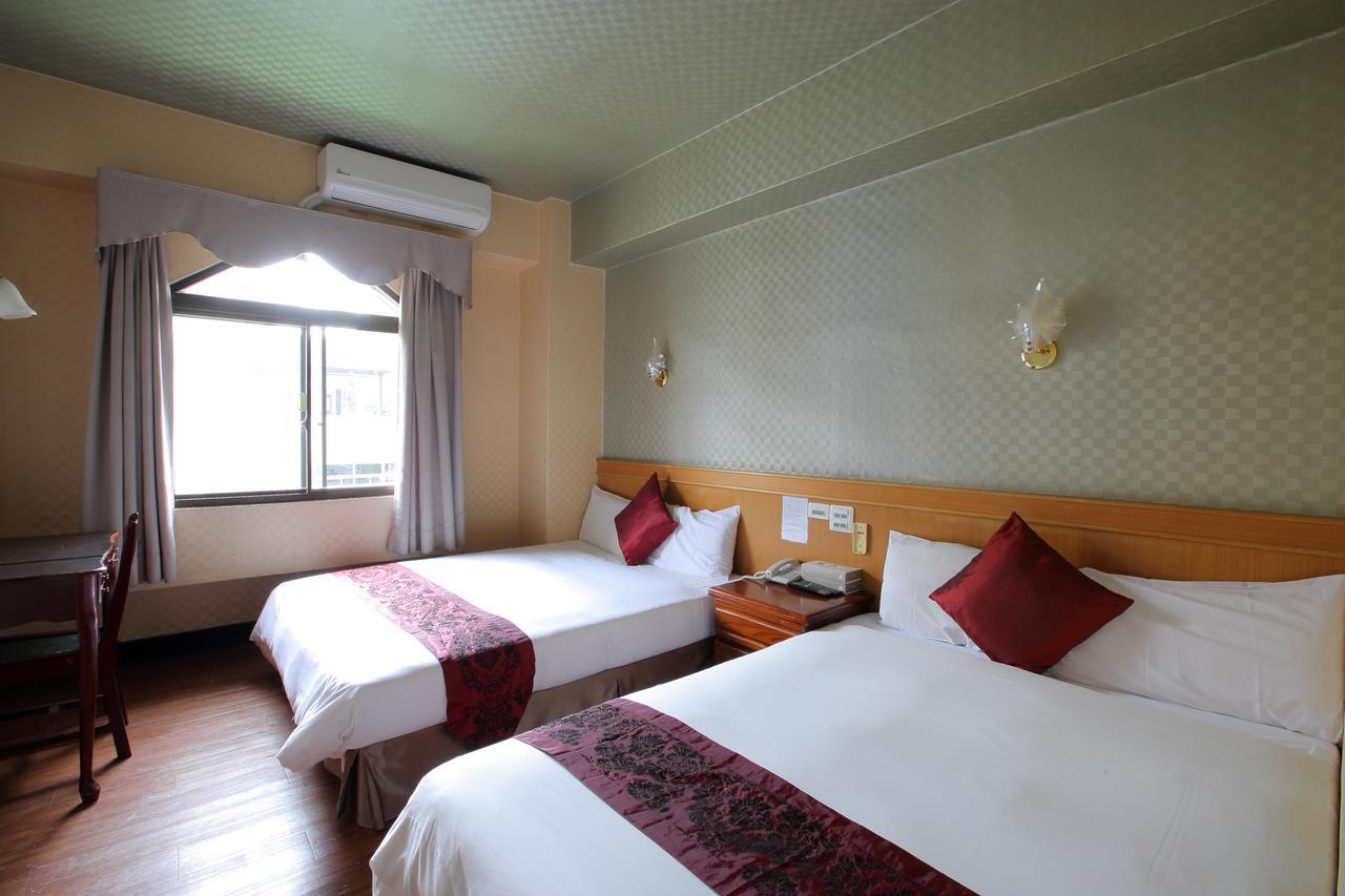 Chiayi Crown Hotel Екстериор снимка