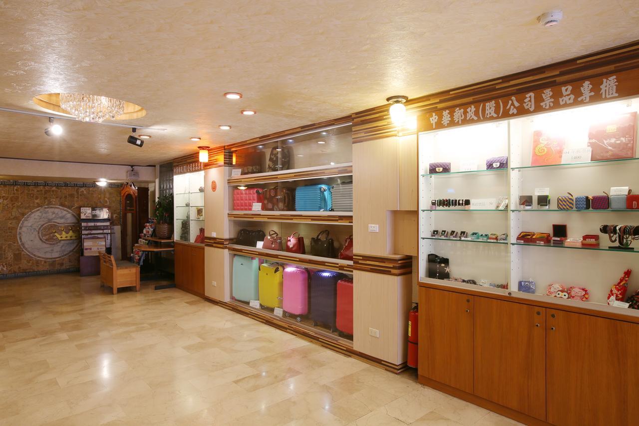Chiayi Crown Hotel Екстериор снимка