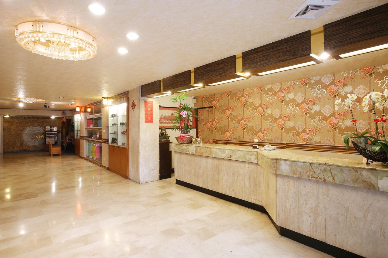 Chiayi Crown Hotel Екстериор снимка