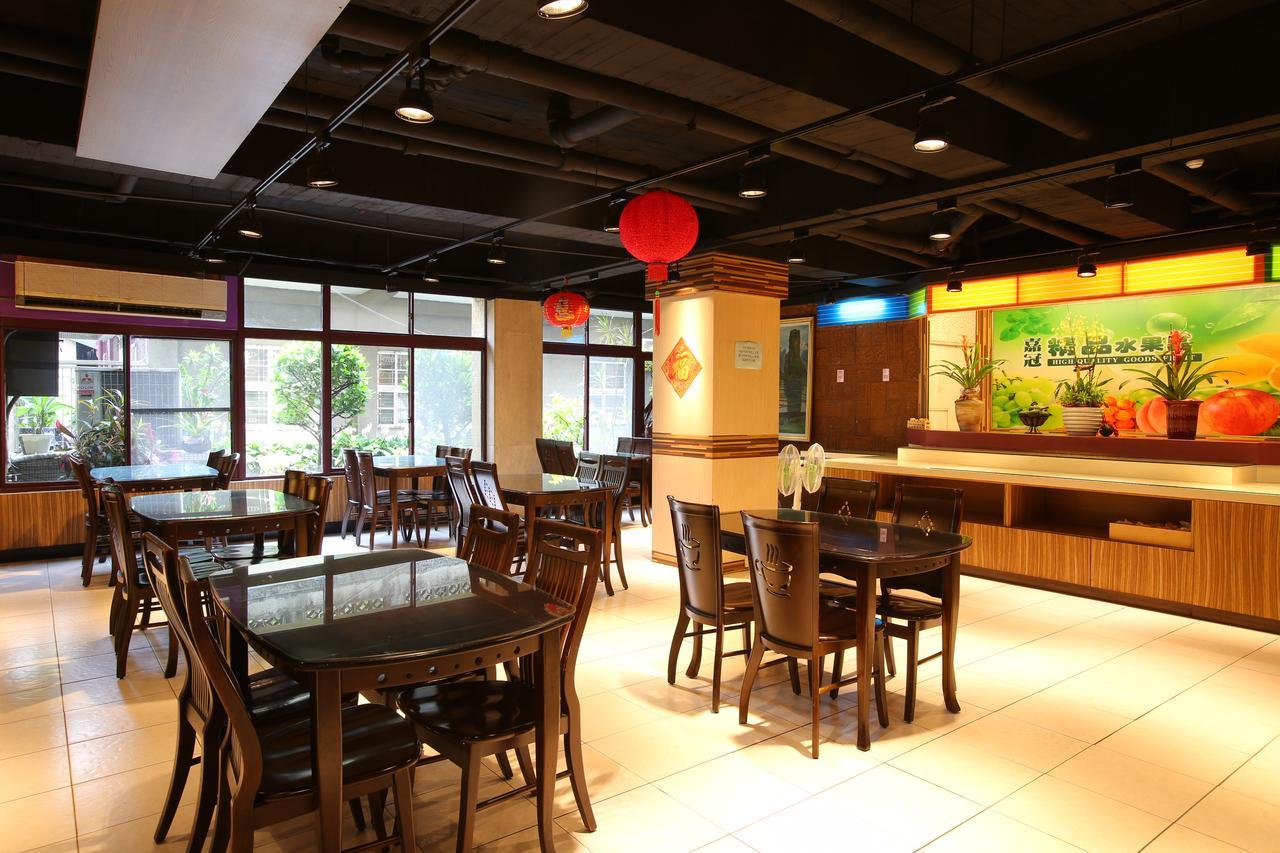 Chiayi Crown Hotel Екстериор снимка