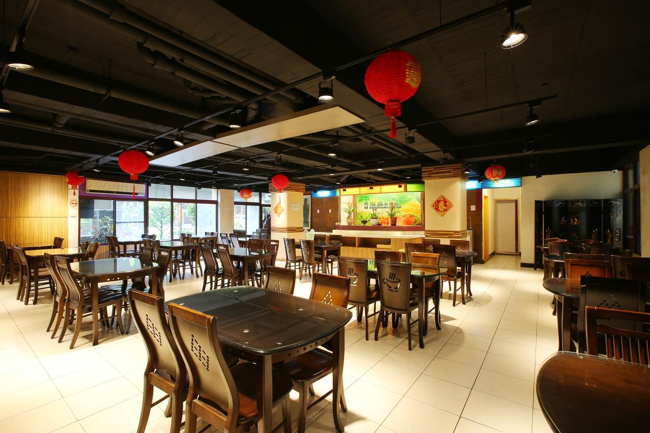 Chiayi Crown Hotel Екстериор снимка