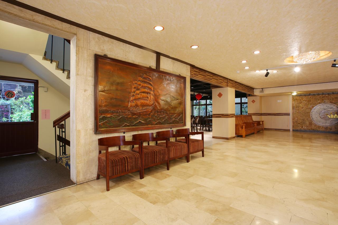 Chiayi Crown Hotel Екстериор снимка