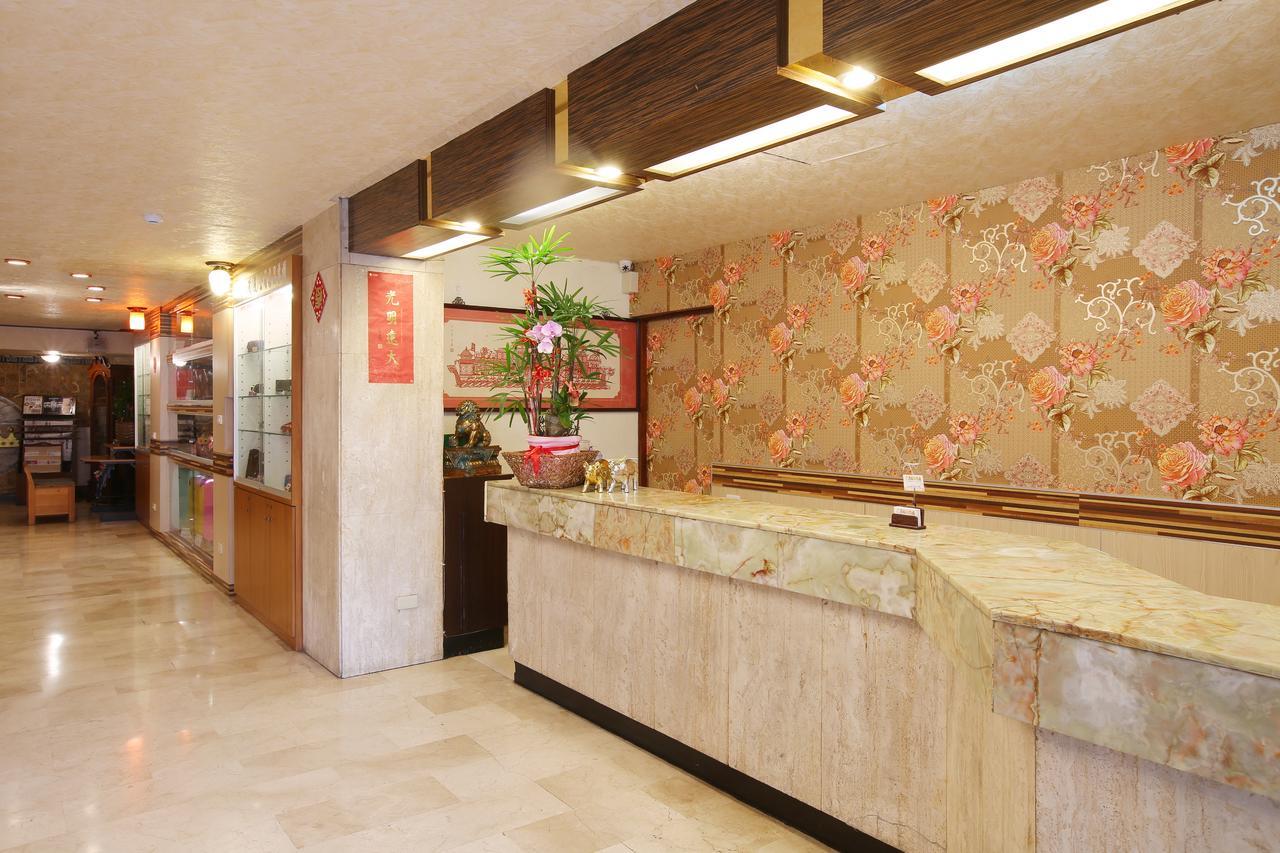 Chiayi Crown Hotel Екстериор снимка