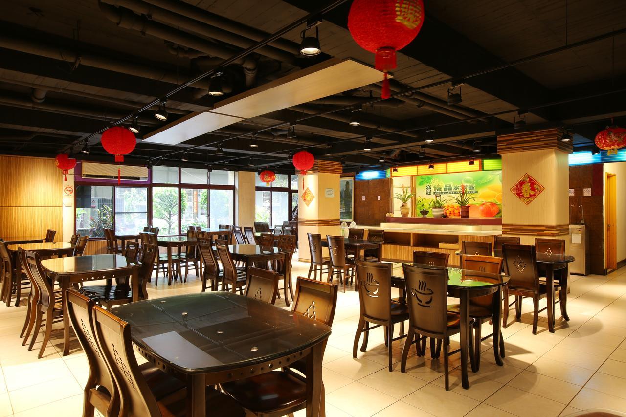Chiayi Crown Hotel Екстериор снимка